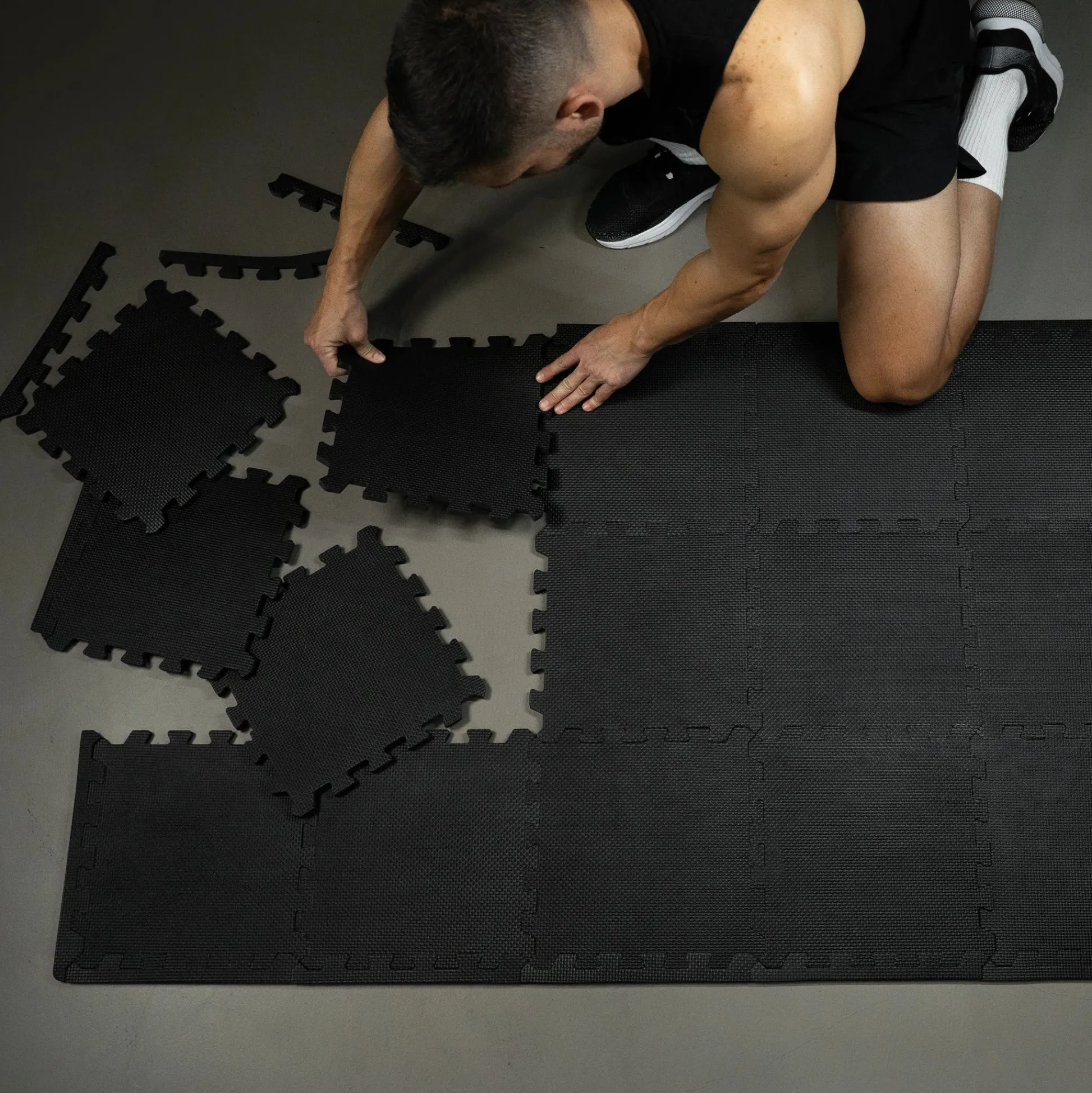Gorilla Sports Bodenschutzmattenset 30x30cm - 18 Matten inkl, Endstücke Grau Sale